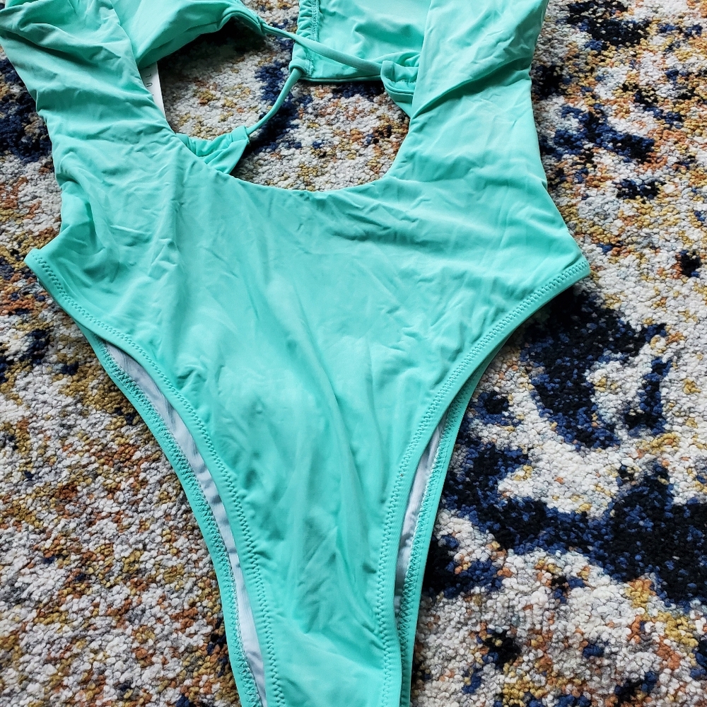 Swimsuit‎ - Picture 5 of 5